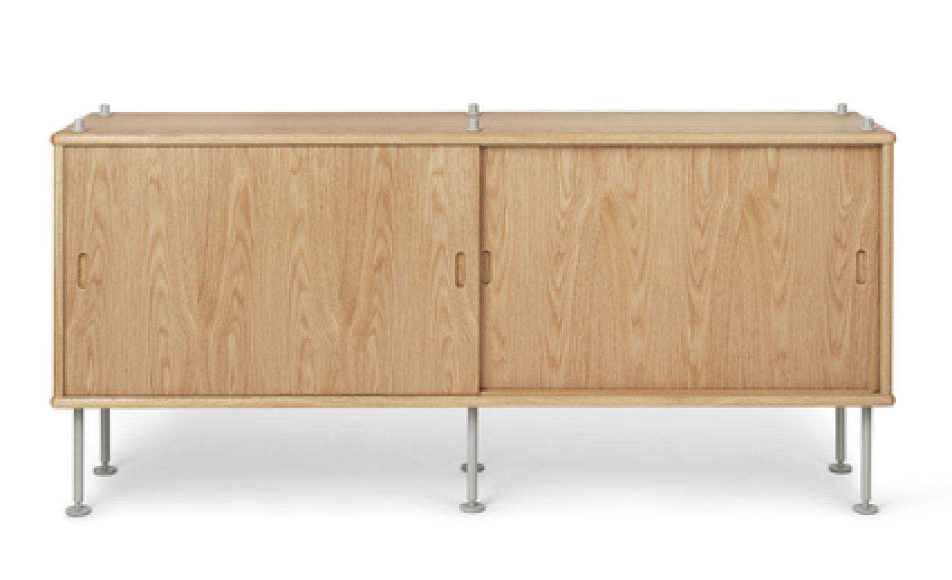 Borge Mogensen Kommode aus Eiche von Carl Hansen & Søn mit Schiebetüren und Metallbeinen.